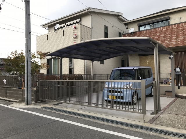 瀬戸市　駐車場　跳ね上げ門扉　三協　ラビーネ２型手動　Ａ様邸