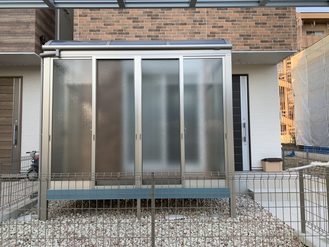 尾張旭市　サンルーム　大仙　ソレイド　１.５間×５尺　型ガラス　床プラデッキ