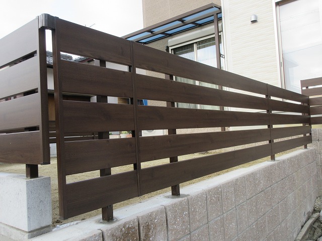 尾張旭市　T様　木彫フェンス　三協アルミ　フレイナY1型　トラッドパイン　H600・H800の組み合わせ