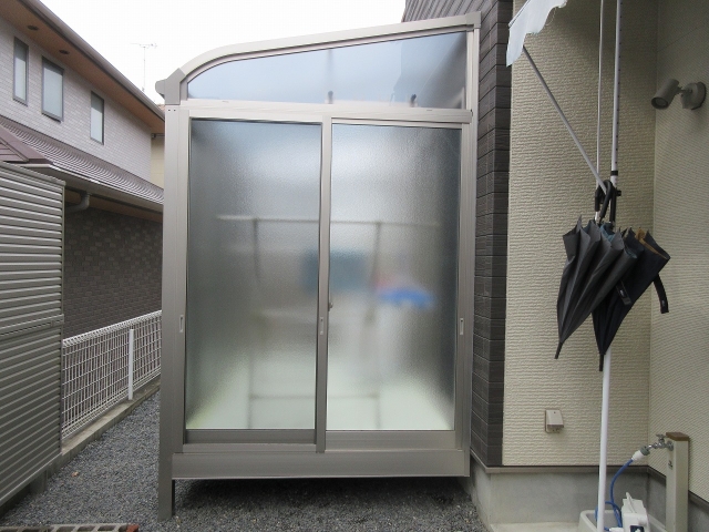 瀬戸市　ガーデンルーム　ソレイドR1.5K×6尺　型ガラス　目隠しフェンス