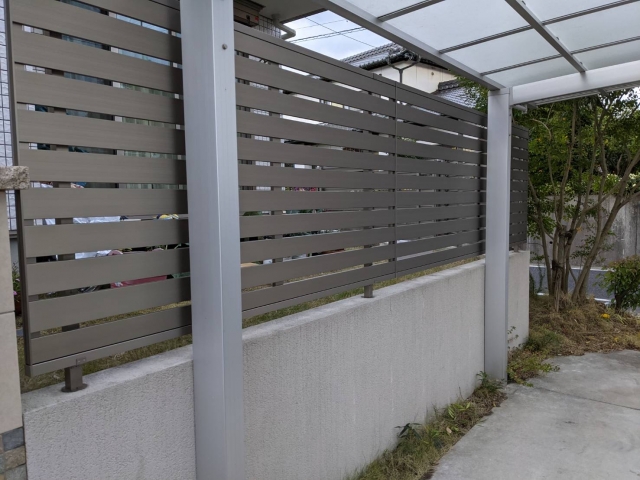 名古屋市守山区　目隠しフェンス　三協レジリアＹＫ３型　２０１２　色：アーバングレー　　