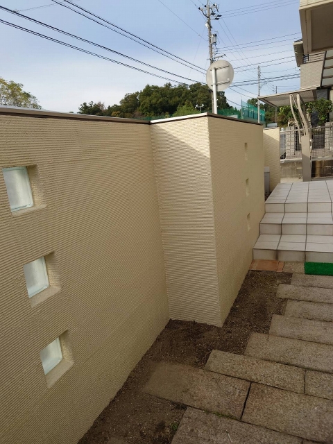 尾張旭市　ブロック塀の塗装（高圧洗浄+シリコン塗装+UVクリア仕上げ）