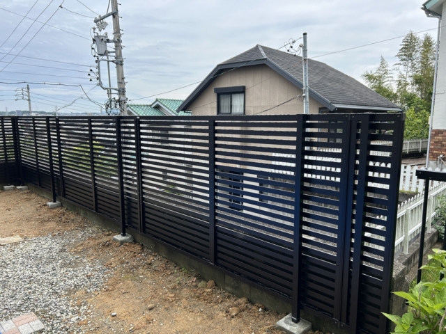 尾張旭市 フェンス交換 三協アルミ レジリアYK2型 H1200(ダークブロンズ)独立基礎ブロック