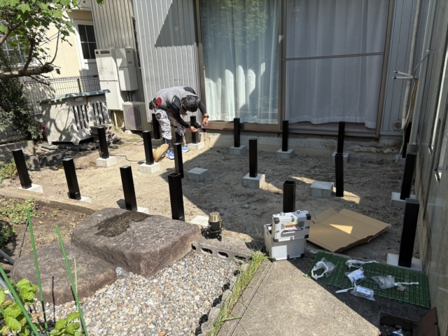 尾張旭市　三協アルミ　ヴィラウッド間口4.0ｍ×奥行2.7ｍ　千鳥横張り（コルクブアウン）