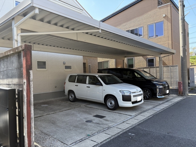 尾張旭市　3台用カーポート　ゆき盛りくんⅢ　間口9.7ｍ×奥行5.0ｍ　Ｈ25　本体：ライトステン、ペフ無し