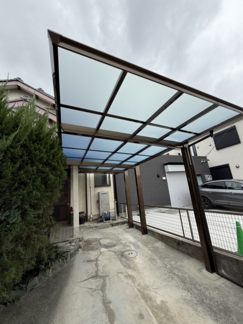 守山区　三協アルミ　セルフィ5124　H22　ブロンズ　Lカット加工の為に柱と梁追加して３本柱仕様。既設カーポート解体撤去