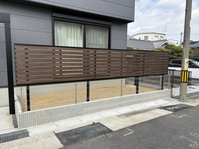 ＜目隠しフェンス＞　三協アルミ　ｼｬﾄﾚﾅⅡ2型　H1000　（トラッドオーク+ブラック）フリー支柱H20