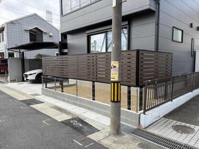 ＜目隠しフェンス＞　三協アルミ　ｼｬﾄﾚﾅⅡ2型　H1000　（トラッドオーク+ブラック）フリー支柱H20