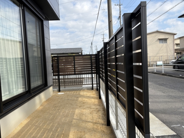 ＜目隠しフェンス＞　三協アルミ　ｼｬﾄﾚﾅⅡ2型　H1000　（トラッドオーク+ブラック）フリー支柱H20