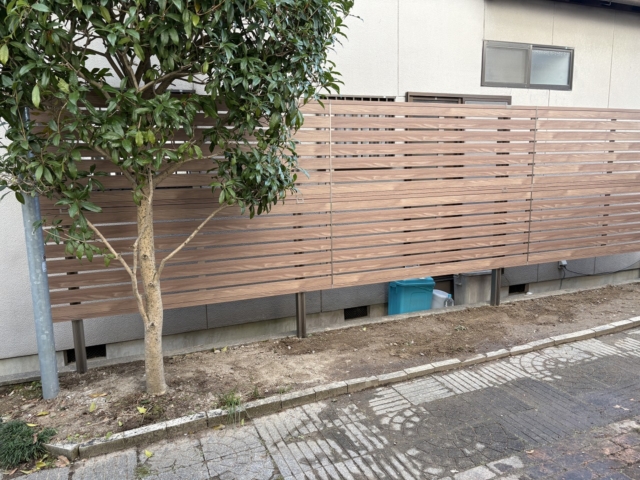 目隠しフェンス　三協アルミ　シャトレナⅡ　１Ｐ　（シナモンエルム・アーバングレー）Ｔ‐８の２段仕様