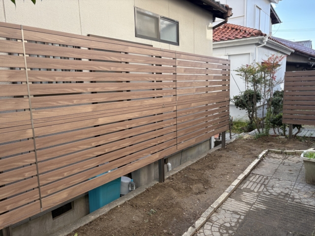 目隠しフェンス　三協アルミ　シャトレナⅡ　１Ｐ　（シナモンエルム・アーバングレー）Ｔ‐８の２段仕様