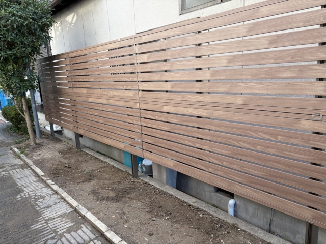 目隠しフェンス　三協アルミ　シャトレナⅡ　１Ｐ　（シナモンエルム・アーバングレー）Ｔ‐８の２段仕様