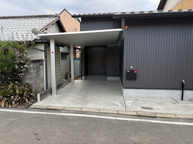 カーポート+土間工事　三協アルミ　ＦⅡカーポート5030（奥行5.0ｍ×間口3.0ｍ）Ｈ25．サンシルバー