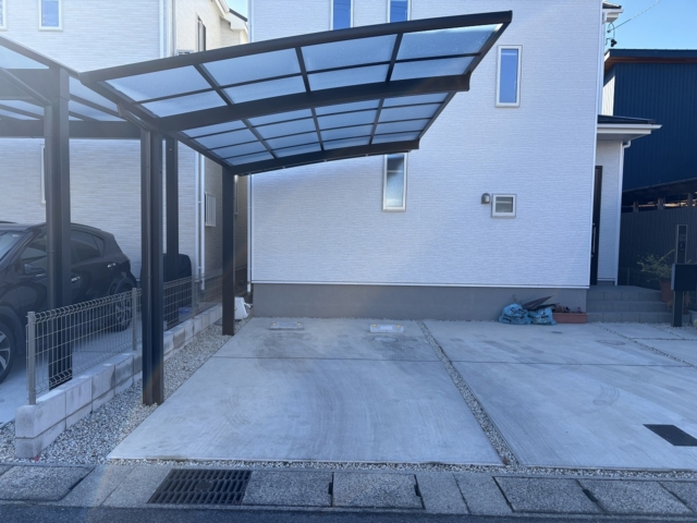 １台用カーポート　三協アルミ　カムフィエース5027（奥行5.0ｍ×間口2.7ｍ）Ｈ23　本体：ブラック、屋根材：熱線遮断ポリカ　かすみ