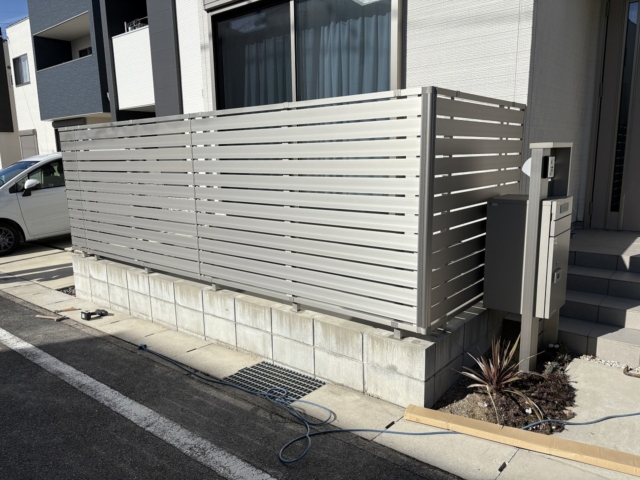 【目隠しフェンス】　Ykkap　シンプレオ　YL１型　Ｔ１４０（プラチナステン）