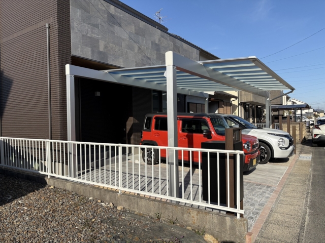 【カーポート・ブリック土間・機能門柱】三協アルミ：スカイリード5060　屋根（奥行5.0ｍ×間口6.0ｍ）　3台用8.0ｍの柱と梁　H25