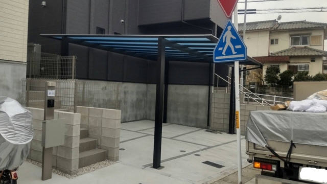 2台用カーポート　三協アルミ　スカイリード5054（奥行5.0ｍ×間口5.4ｍ）Ｈ25　本体：ブラック、屋根材：熱線遮断ポリカ　かすみ