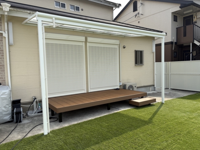 【デッキ+テラス】三協アルミ　ヴィラウッド2.0ｋ×5尺（間口3.6ｍ×出幅1.6ｍ）コルクブラウン。レボリューＡ　Ｆタイプ2.5Ｋ×7尺（間口4.5ｍ×出幅2.1ｍ）ホワイト