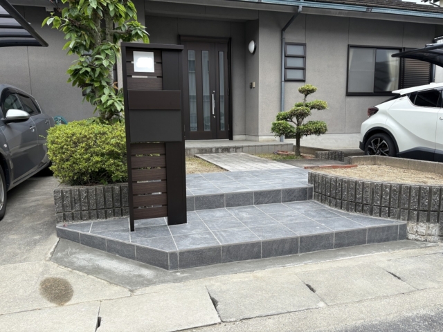 【機能門柱リフォーム】　ＹＫＫａｐ　ルシアス　ＷＤ０１Ｒ型（スティンオール+ブラック）。アイコットリョーワ：カリラ　Ｄ２５