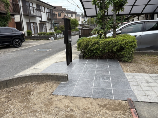 【機能門柱リフォーム】　ＹＫＫａｐ　ルシアス　ＷＤ０１Ｒ型（スティンオール+ブラック）。アイコットリョーワ：カリラ　Ｄ２５