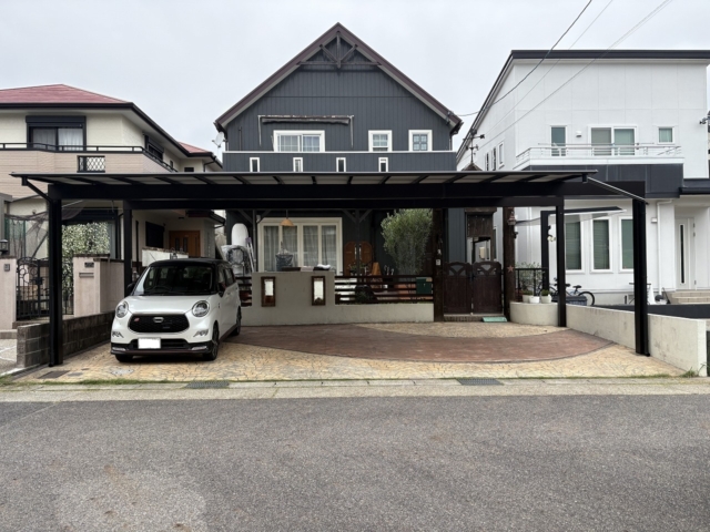 【3台用カーポート】　三協アルミ　スカイリード5080（奥行5.0ｍ×間口8ｍ）Ｈ25　梁100　本体：ブラック、屋根材：シルバーポリカ