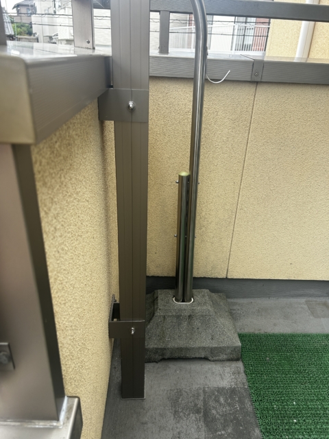 尾張旭市 テラス屋根２階  三協 レボリューA　２階Ｒ型 ６００タイプ 出幅移動納まり メーターモジュール 単体 ２．５間x４尺  熱線遮断ポリカ：かすみ調/本体色：アーバングレー