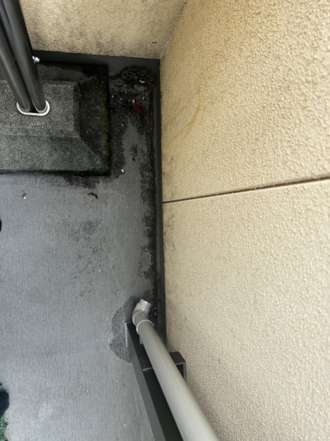 尾張旭市 テラス屋根２階  三協 レボリューA　２階Ｒ型 ６００タイプ 出幅移動納まり メーターモジュール 単体 ２．５間x４尺  熱線遮断ポリカ：かすみ調/本体色：アーバングレー