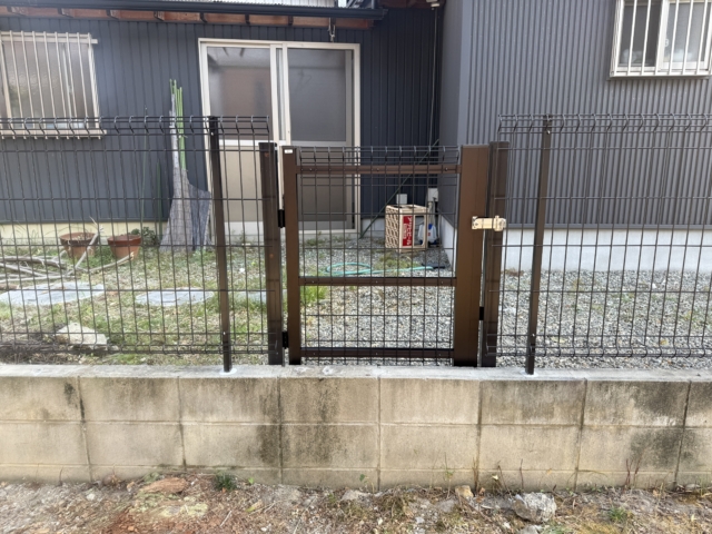 尾張旭市　目隠しフェンス(木製フェンス解体処分)　三協レジリアＹＫ３型　Ｈ１２００
