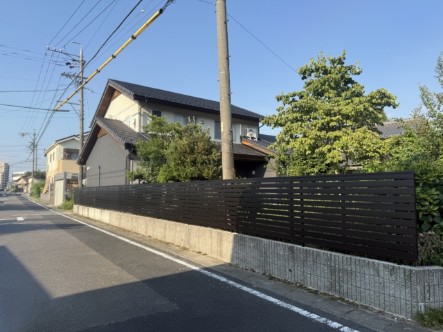 尾張旭市　目隠しフェンス(木製フェンス解体処分)　三協レジリアＹＫ３型　Ｈ１２００