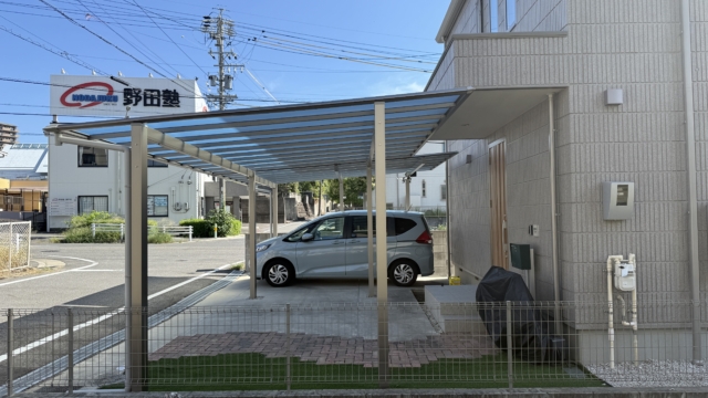 瀬戸市 １台用＋２台用カーポート 間口８.５ｍ　三協スカイリード