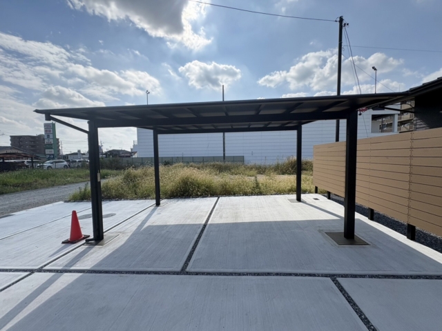 尾張旭市　2台用カーポート　スカイリード5054（奥行5.0ｍ×間口5.4ｍ）Ｈ25　本体：ブラック、屋根材：ブラックポリカ