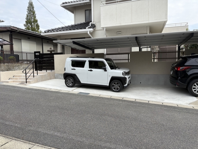 瀬戸市　三協アルミ　セルフィ51.51-30　H22連棟　本体（柱・のぼり：ブラック）屋根材：シルバーポリカ