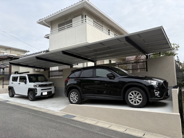 瀬戸市　三協アルミ　セルフィ51.51-30　H22連棟　本体（柱・のぼり：ブラック）屋根材：シルバーポリカ