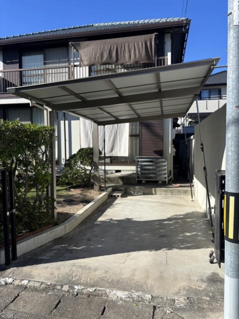 尾張旭市　三協アルミ　セルフィ5027（奥行5.0ｍ×間口2.7ｍ）　アーバングレー、屋根材：シルバーポリカ