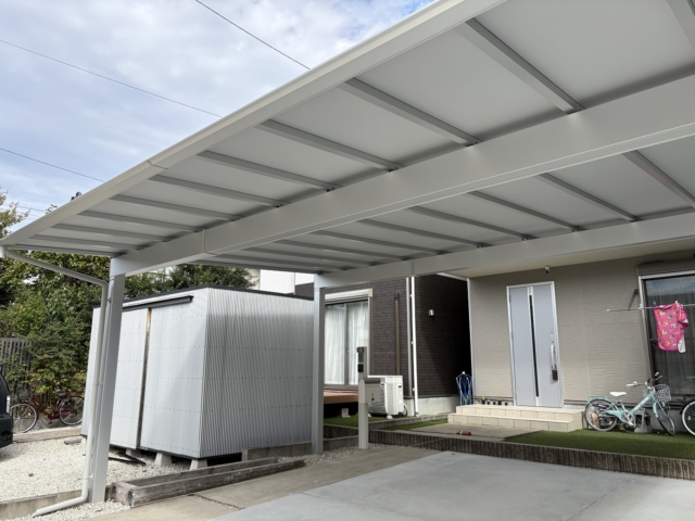 守山区　3台用カーポート　三協アルミ　スカイリードトリプル　5872（奥行5.8ｍ×間口7.18ｍ）間口カット加工（7.18ｍ⇒6.8ｍ）Ｈ25　本体：サンシルバー、屋根材：シルバーポリカ。土間コンクリート